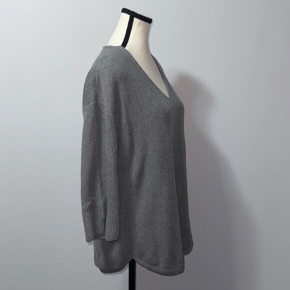 Chico's Women's V-Neck Knit Tunic Sweater Top Gray Size 2 - Picture 3 of 6